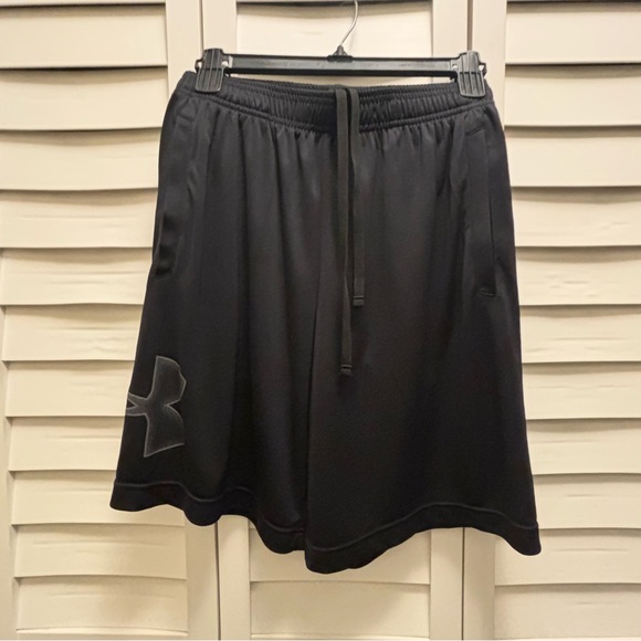 Under Armour Shorts Men’s Small Black HeatGear Pockets Athletic Lightweight Logo - Picture 1 of 7